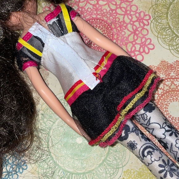 Moxie Girlz Vintage Lexi Artitude Doll with Bike - Picture 7 of 10